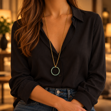 Lade das Bild in den Galerie-Viewer, Ariane l'amoureuse - Doré turquoise – collier porté – LUTECE
